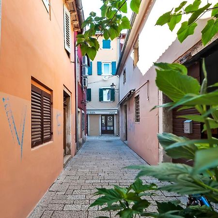 Otto Apartment With Sea View And Parking Rovinj Eksteriør billede