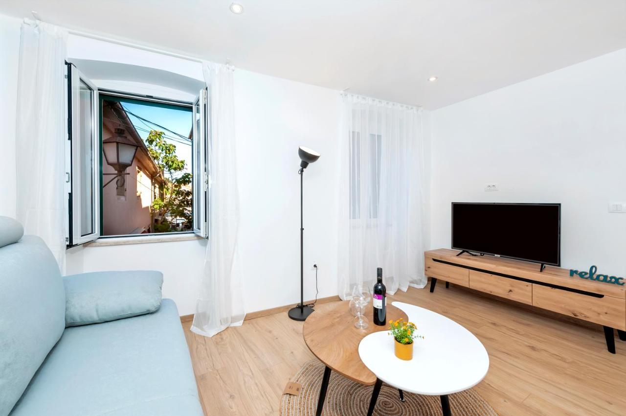 Otto Apartment With Sea View And Parking Rovinj Eksteriør billede