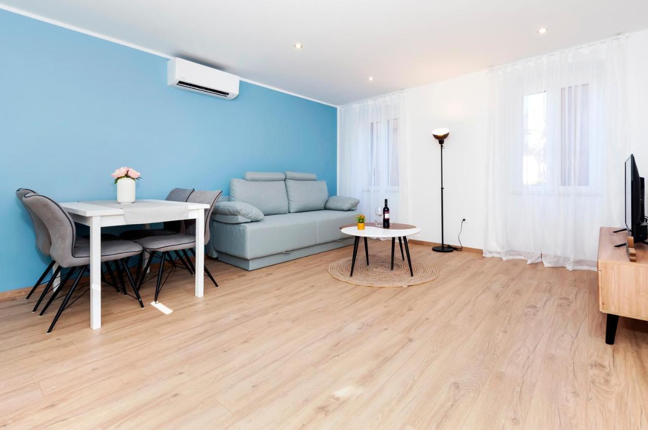 Otto Apartment With Sea View And Parking Rovinj Eksteriør billede