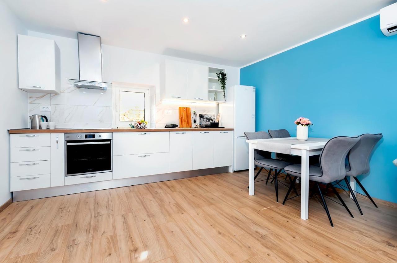Otto Apartment With Sea View And Parking Rovinj Eksteriør billede