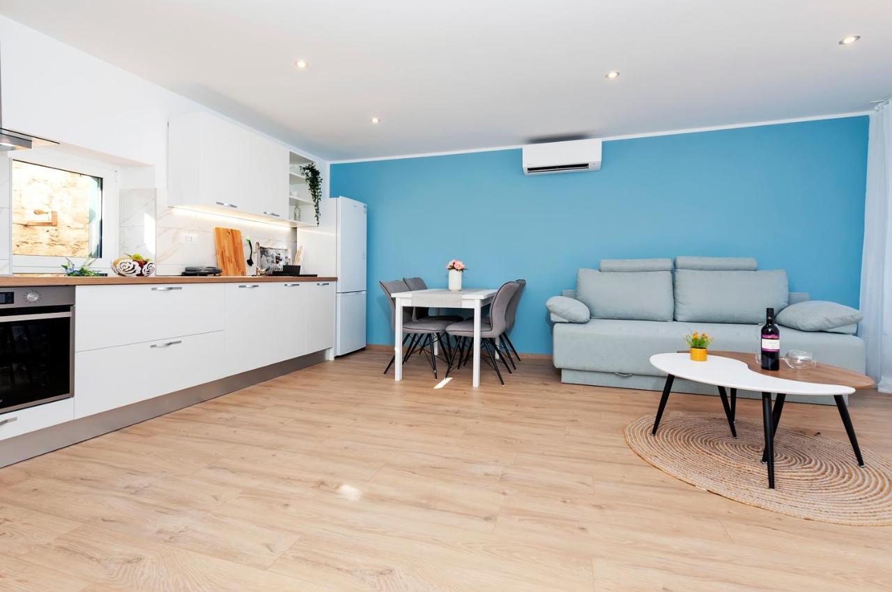 Otto Apartment With Sea View And Parking Rovinj Eksteriør billede