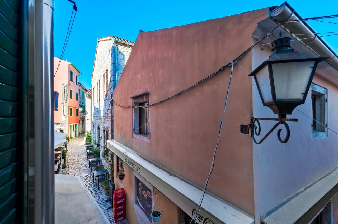 Otto Apartment With Sea View And Parking Rovinj Eksteriør billede
