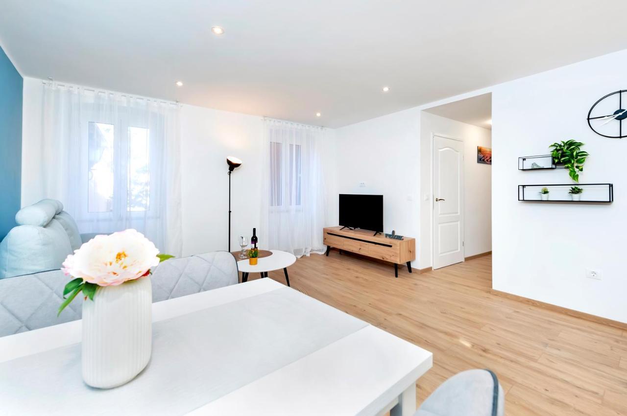 Otto Apartment With Sea View And Parking Rovinj Eksteriør billede